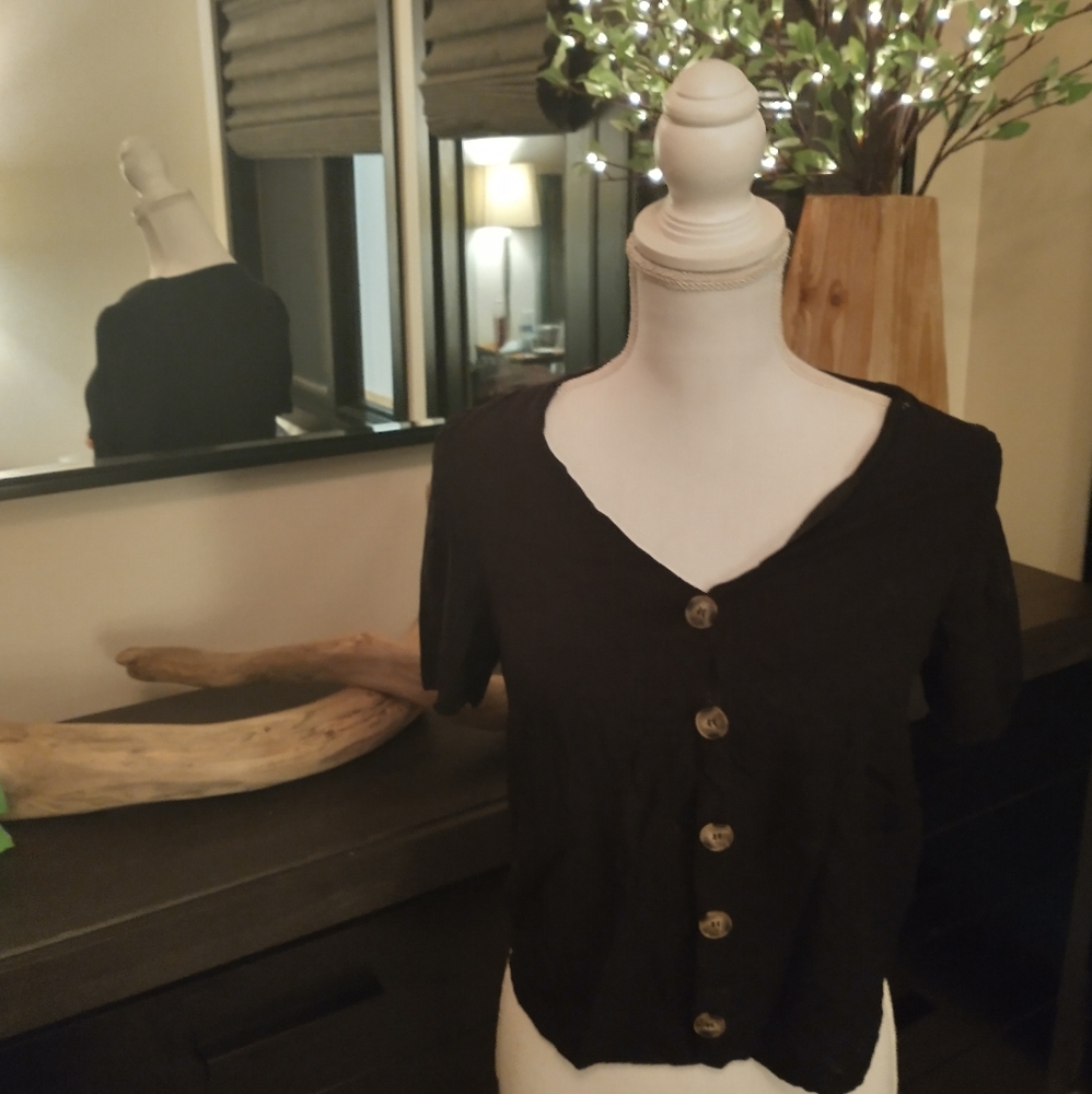 Urban Linen top great for layering your cl…